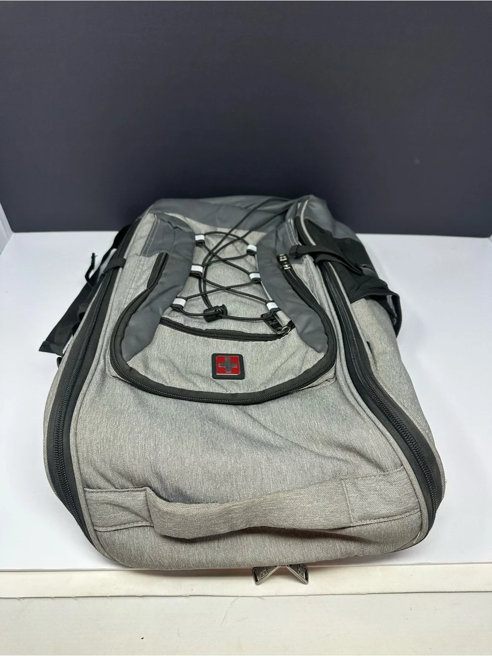 Swiss Tech unisex gray black bungee heavy-duty backpack school camping hiking K0